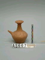 藏品(陶製長頸尖嘴小壺)的圖片